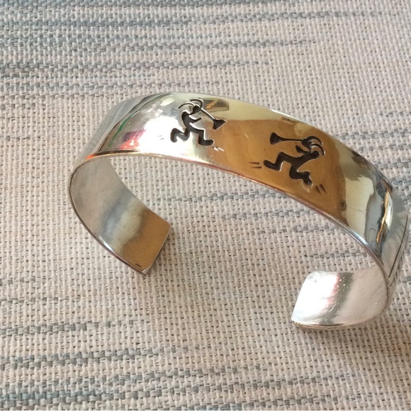 Vintage Native American Sterling Silver Cuff - Dual Dancing Kokopelli’s - Picture 7 of 12